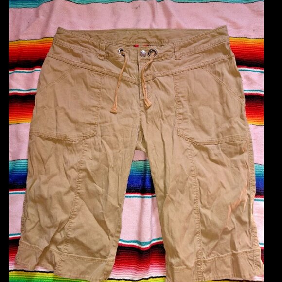 The North Face Women's Size 14 Cropped Khaki Outdoor Pants 98% Cotton 2% Elastha - Picture 1 of 6